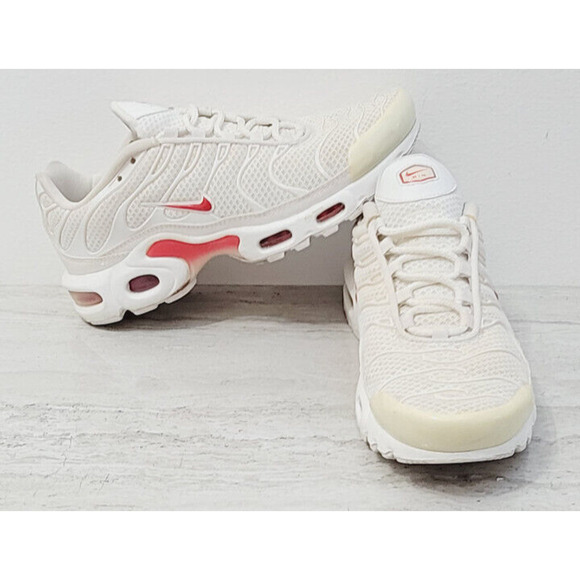 NIKE TN AIR MAX PLUS TRACK RUNNING GYM WORKOUT WALKING SZ 7.5 - Picture 1 of 12